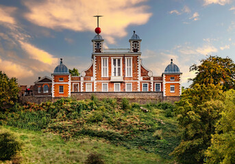  View of the famous museum building of the Royal Observatory and park in Greenwich near Blackheath area - obrazy, fototapety, plakaty