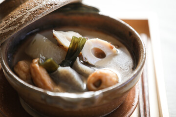 寒くなってきると食べたくなる土鍋に入ったおでん