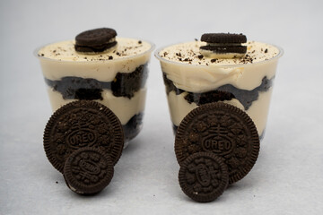 oreo dessert with cookies and cream on a marble background