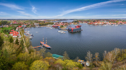 Mikołajki-miasto na Mazurach w północno-wschodniej Polsce © Janusz Lipiński