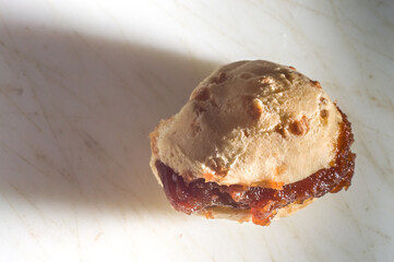 cheese buns, cheese buns stuffed with guava jam 