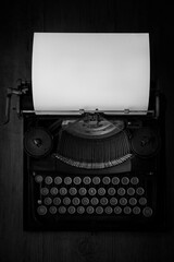 Máquina de escrever antiga - 465842134