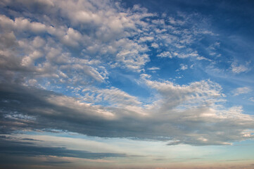 Obraz premium Beautiful clouds with blue sky in the background in south brazil