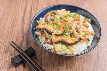 玉子とじキノコ丼