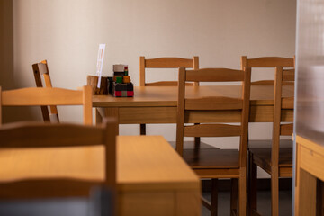 誰もいない飲食店の店内
お客さんのはいらないお店