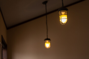 あたたかい光のペンダントライト
ペンダントライトが灯る部屋