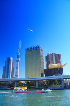 東京スカイツリーと飛行船と水上バス, 台東区,東京都
