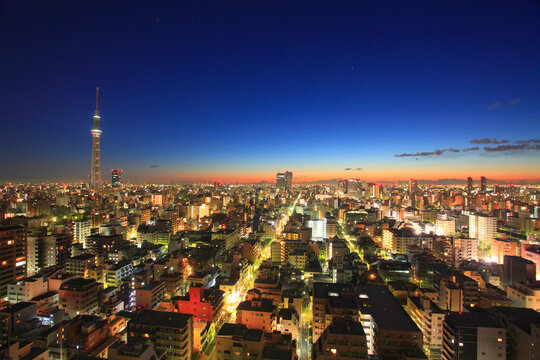 夜明けの東京スカイツリーと錦糸町方向の街並, 日本,東京都,墨田区