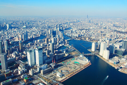 隅田川と晴海の佃方向のビル群と東京スカイツリーの空撮, 江東区,東京都