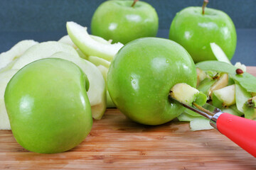 Preparing and coring apples for Pie