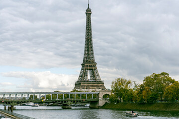 Fototapeta na wymiar Eiffel Tower from the bridge of Bir-Hakeim in Paris France