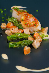 Vieiras con esparragos