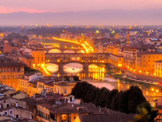 Fototapeta na wymiar Ponte Vecchio at night with golden lights and Arno river