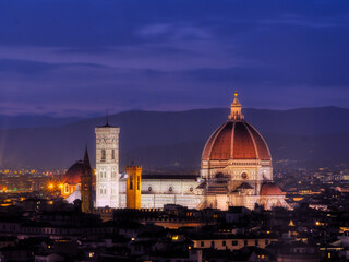 Fototapeta premium Santa Maria del Fiore view from afar at sunset, Italy