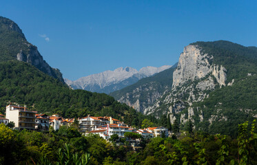 Fototapeta na wymiar alpine village in the mountains
