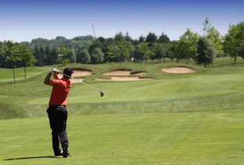 Selbstklebende Fototapeten man golf swing © photogolfer