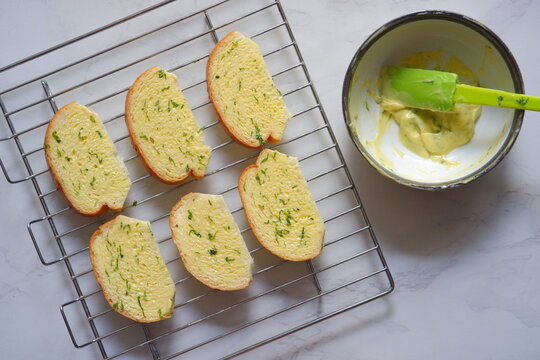 butter garlic bread in a wire cooling rck  ready to baked