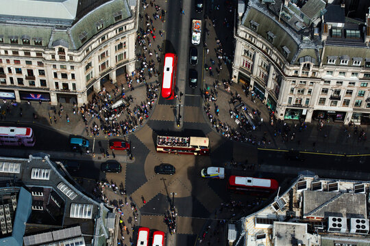 UK, London, Aerial view of traffic on Oxford Circus