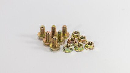 Pernos, tuercas y algo mas.  Bolts, nuts and something else.