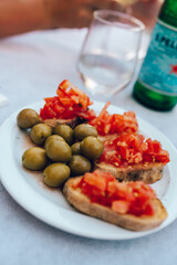 Bruschetta mit Oliven