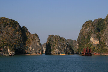 Fototapeta na wymiar halong bay in vietnam
