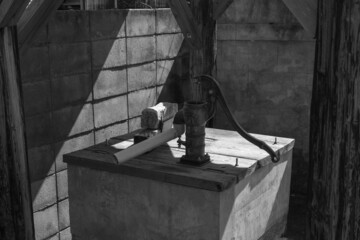 ポンプ式の井戸