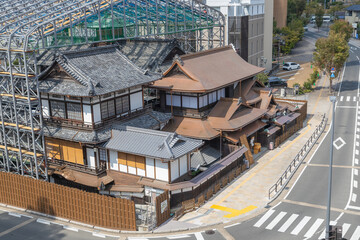 Fototapeta premium 工事中の道後温泉本館