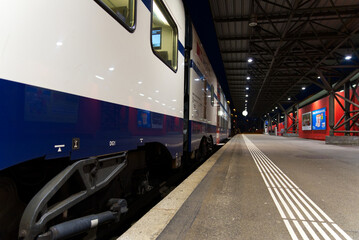 Obraz premium Train at railway station Hard Bridge on a autumn night at City of Zürich. Photo taken October 9th, 2021, Zurich, Switzerland.
