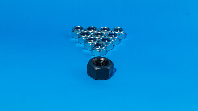 Tuercas y tornillos.  nuts and bolts.