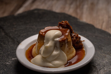 Flan cream and dulce de leche 