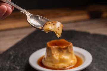 Flan pie with sauce