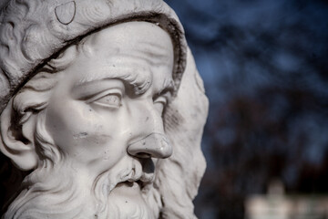 Naklejka premium white statue close-up. the head of an old man. the sage. a wise man. the white face of a man. a marble statue. a man with a beard