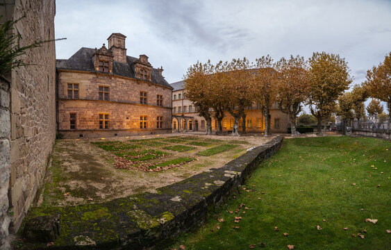 Brive la Gaillarde (Corr&egrave;ze, France) - Vue panoramique automnale du mus&eacute;e Labenche (mus&eacute;e des beaux arts)