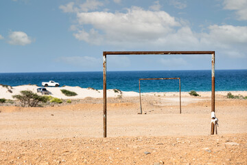 Fussballplatz an einem schönen Strand