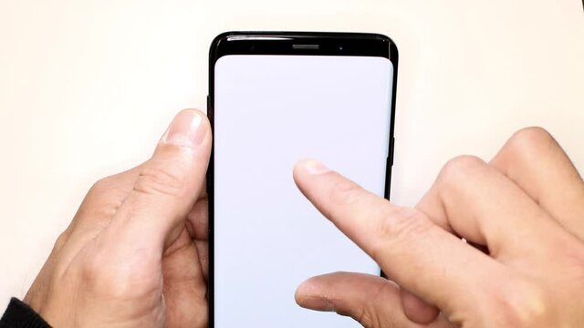Pinch to zoom gesture on smartphone with blank white screen