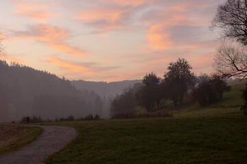 28.10.2021, GER, Bayern, Passau: Abendstimmung am Stausee im Passauer Stadtteil 