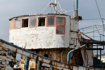 Fototapeta na wymiar rusting ship wreck on Brittany coast