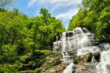 Amicalola Falls waterfall shot at slow shutter speed in Spring - obrazy, fototapety, plakaty