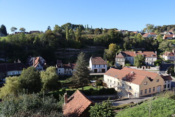 Fototapeta na wymiar view of the old town of Semur En Auxois 