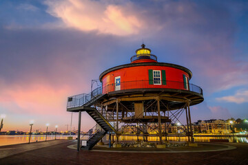 Seven Foot Knoll Lighthouse in Inner Harbor Baltimore, Maryland USA - obrazy, fototapety, plakaty