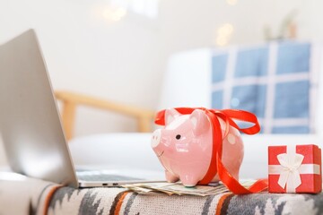 piggy bank on laptop