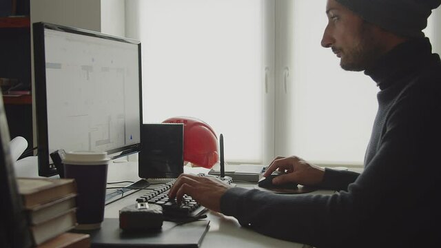 A student of educational courses during an internship after receiving the first skills at work.