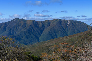 Fototapeta na wymiar 白笹山から見た秋の流石山と大倉山