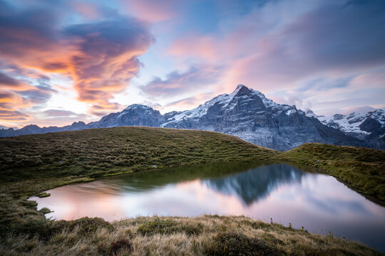 Bergsee am Morgen bei einem F&ouml;hnsturm