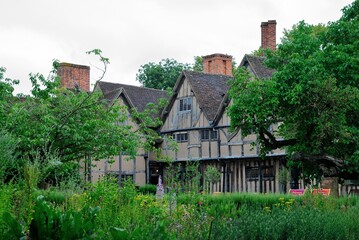 Fototapeta na wymiar Garden view of 16th century half-timbered 