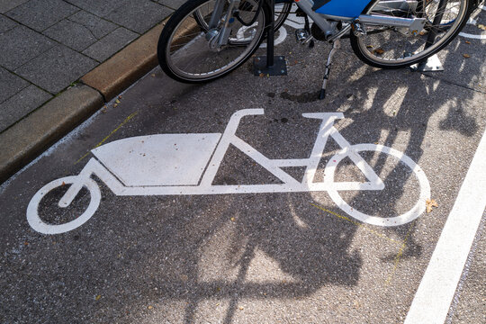 Cargo bike parking