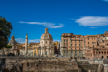 Roma: il viale dei Fori Imperiali ed il Colosseo. Duemila anni di storia in poche centinaia di metri