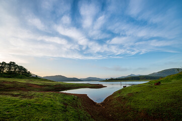 Fototapeta na wymiar Beautiful landscape view in morning at Huai Nam Sai reservoir