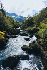 Der Folgefonna Nationalpark in Norwegen bietet jedem eine tolle Wanderung. Gletscherwasser in den...