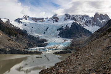 laguna esmeralda el calten nieve glaciar
